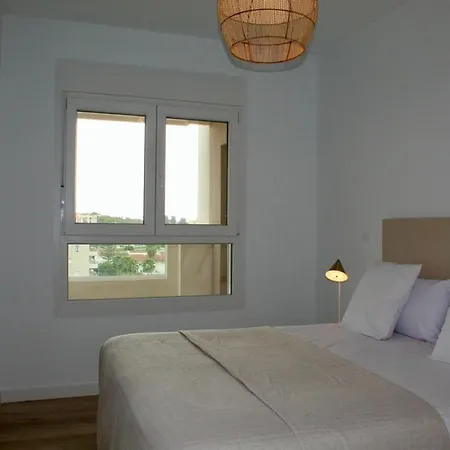 Centric Apartment With Sea And Mountain Views Apartment *