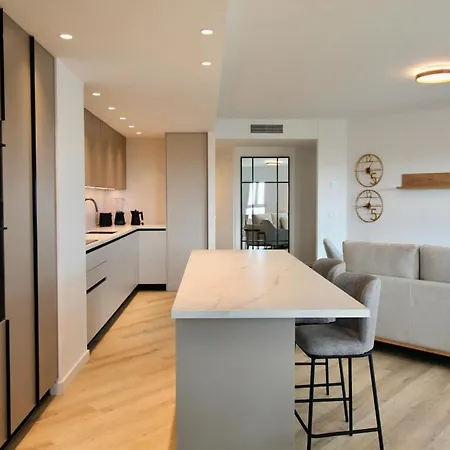 Centric Apartment With Sea And Mountain Views *